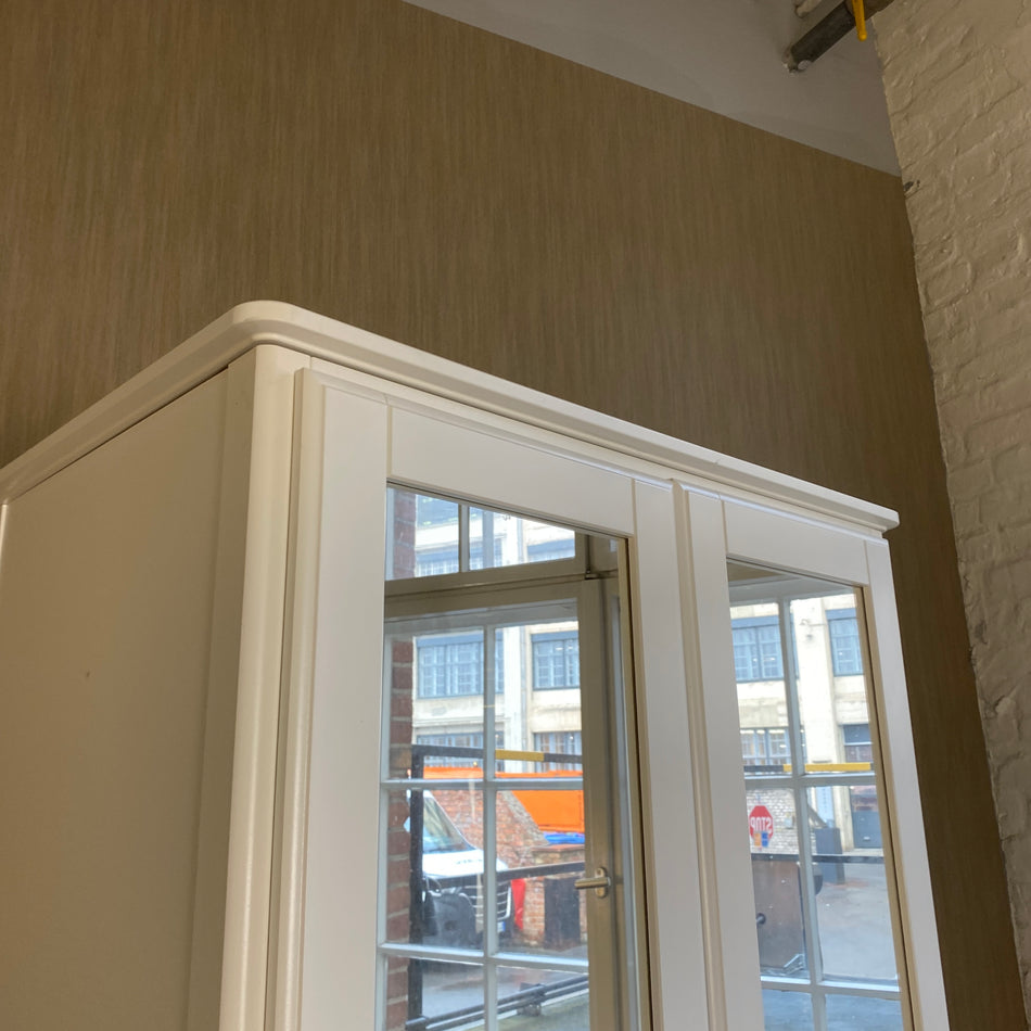 Weißer Kleiderschrank mit Spiegel­türen & Schublade – Garderobenschrank im Landhausstil – Kleiderstange – sehr viel Stauraum – Schrank gebraucht