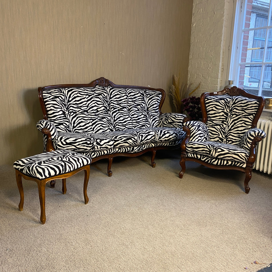 Barock Sitzgarnitur im Zebra Design – 3-teilig: Sofa, Sessel & Hocker Vintage Wohnzimmer Set gebraucht