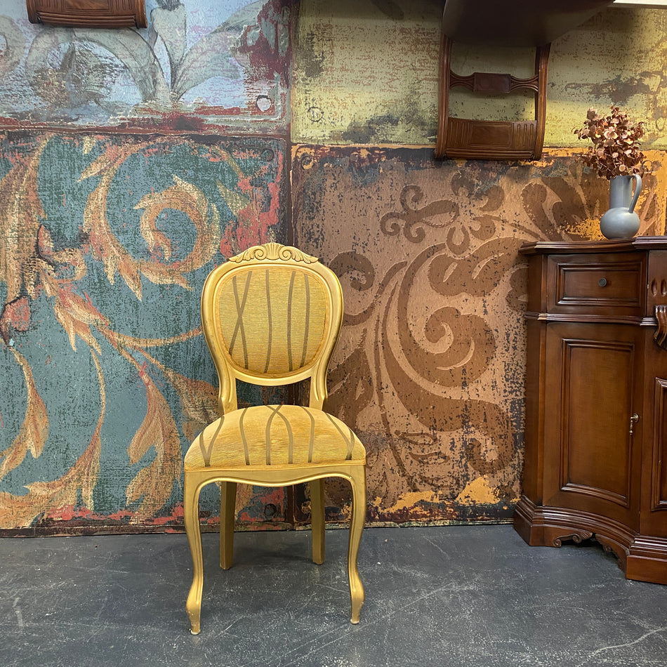 Barocker Polsterstuhl mit goldenen Holzdetails – eleganter Vintage Stuhl gebraucht