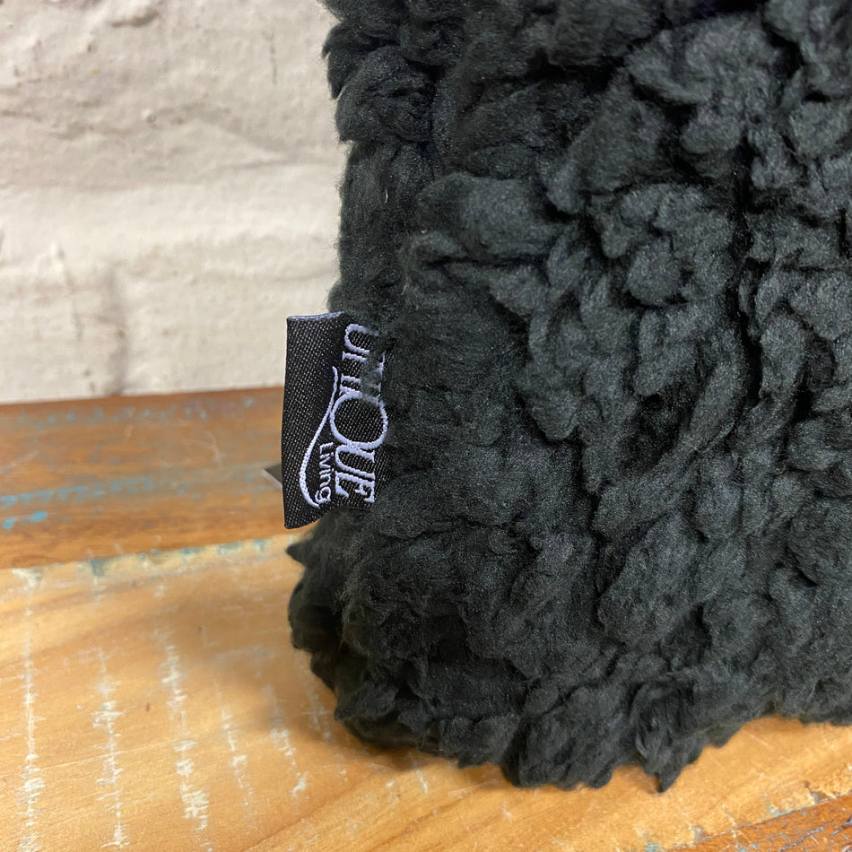 Unique Living Kjeld Zierkissen schwarz Teddyfell Dekokissen 45x45