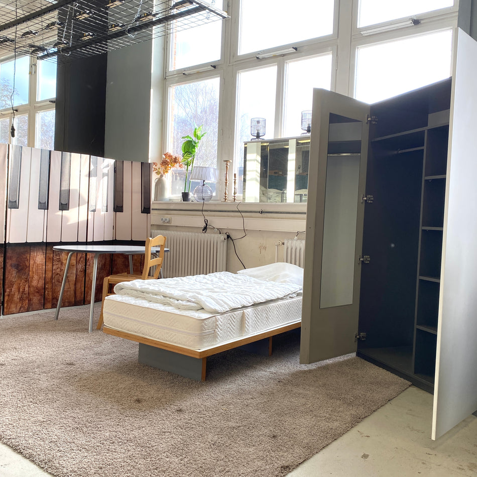 Komplettzimmer mit Einzelbett Schrank Schreibtisch Bettwaren Monteurzimmer