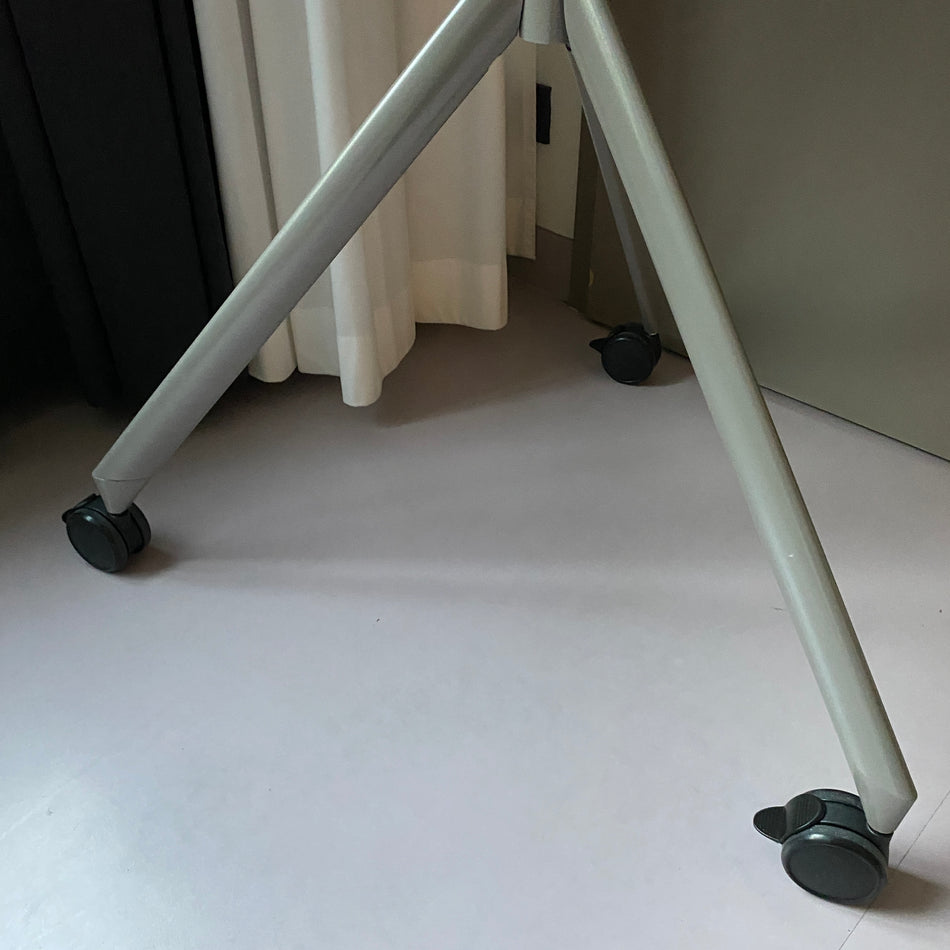 Neuland Flipchart gebraucht grau Metall Tripod Büro
