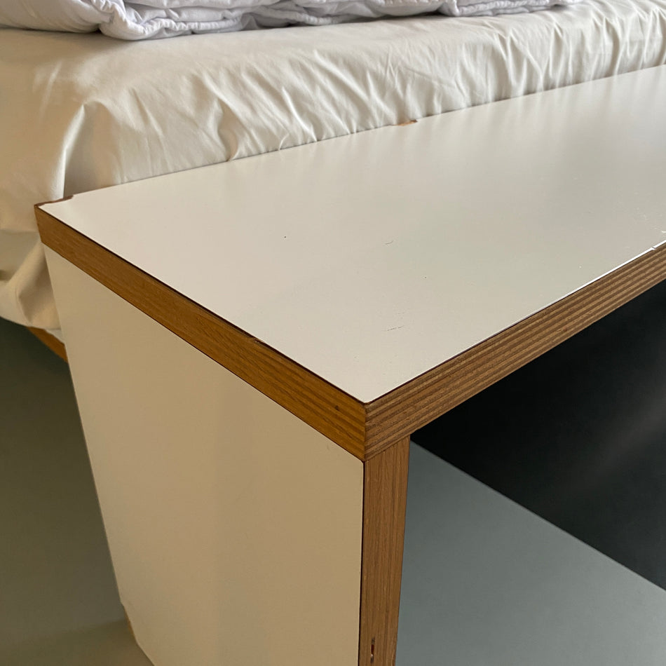 Skandinavische Sitzbank gebraucht weiß Holz Multiplex 160cm Bettbank