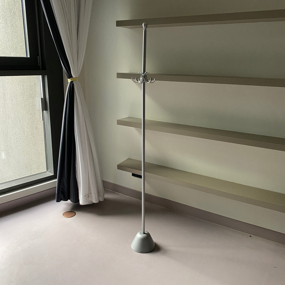 Zanotta Servomuto Kleiderständer gebraucht silbern Metall 6 Haken aus Design-Hotel