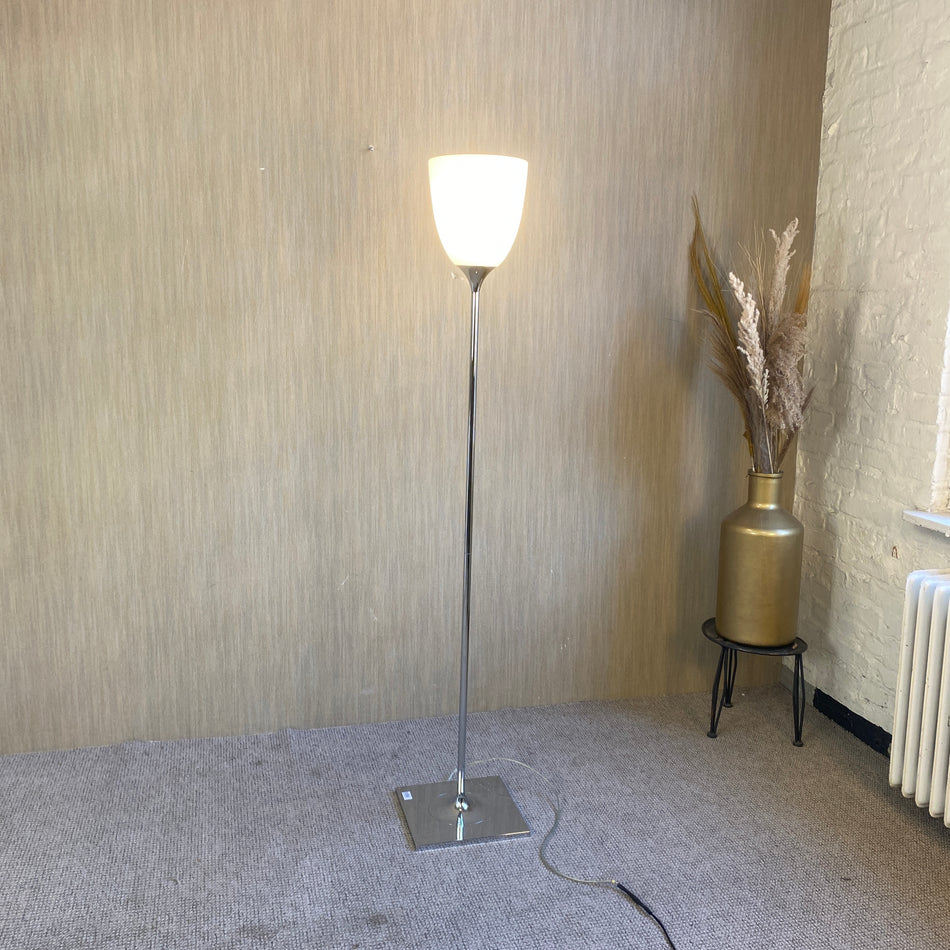 Stehlampe gebraucht weiß silbern Milchglas Lampe