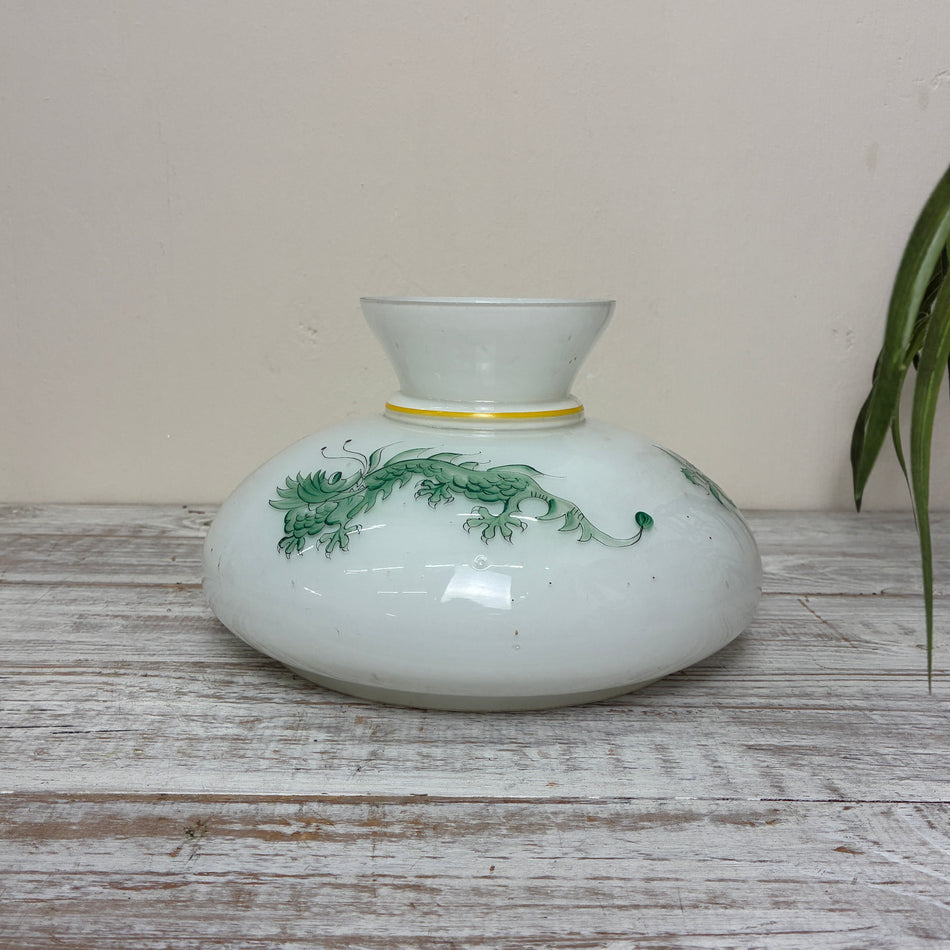 Vintage Lampenschirm Milchglas für Petroleumlampe mit grünem Drachen-Motiv Deko Gebraucht