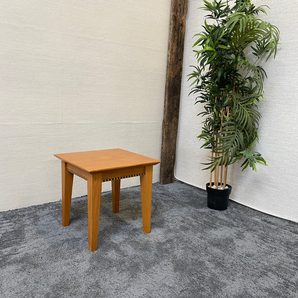 Kleiner Beistelltisch aus Kiefer Furnier mit Zierleiste – Vintage Holztisch – gebraucht Tisch