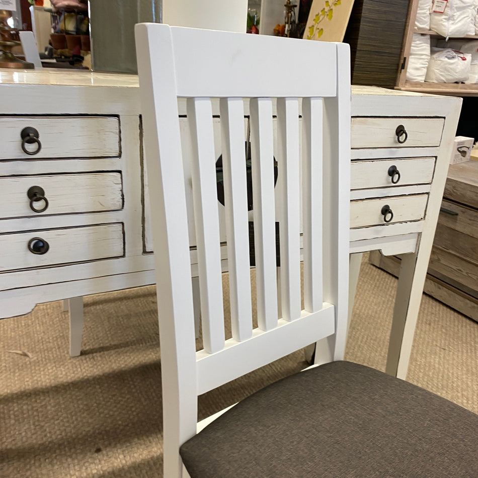 Weißer Holzstuhl mit Polstersitz – moderner Esszimmerstuhl im Landhausstil Stuhl