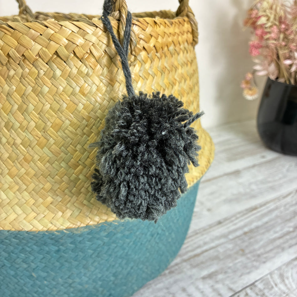 KidsDepot Aufbewahrungskorb PomPom Seegras Petrol Natur Quaste Deko