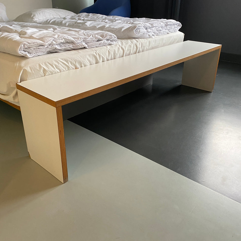 Skandinavische Sitzbank gebraucht weiß Holz Multiplex 160cm Bettbank