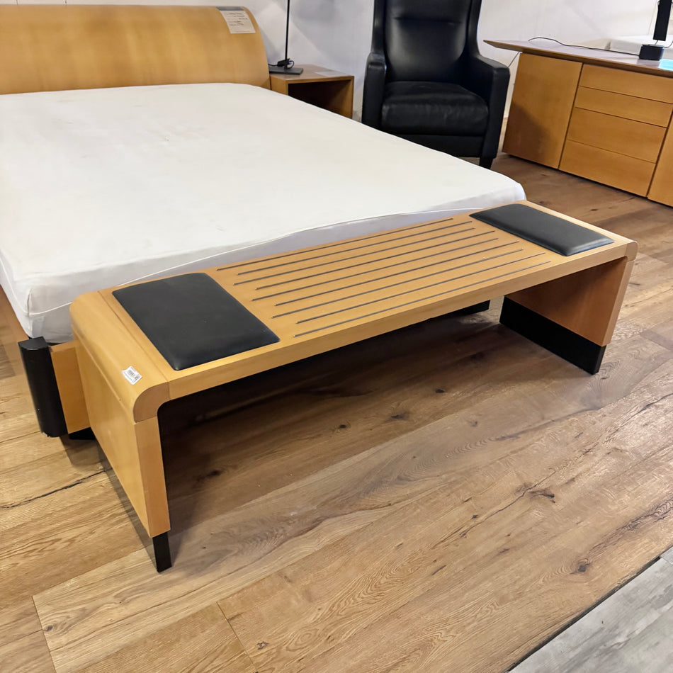Komplettzimmer mit Boxspringbett Designer Sessel & Kommode