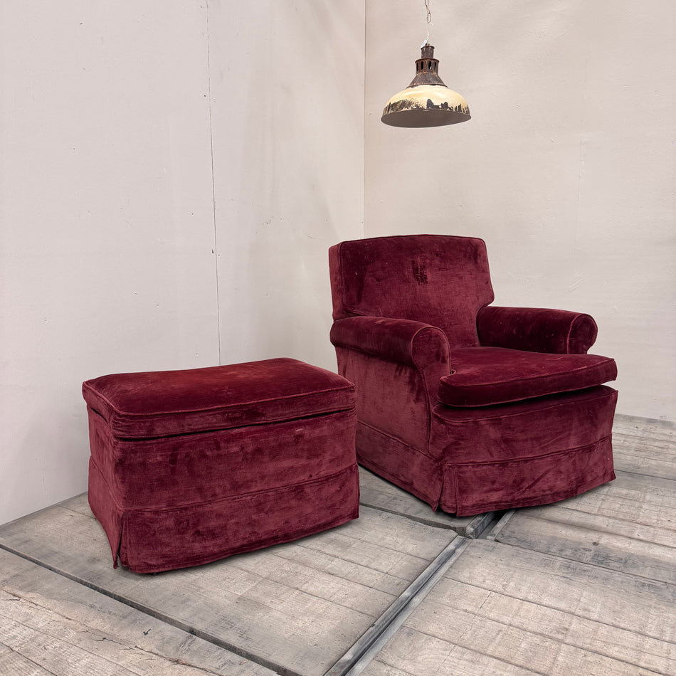Luxuriöser Sessel mit Hocker in Bordeaux-Samtoptik 5-Sterne Schlosshotel