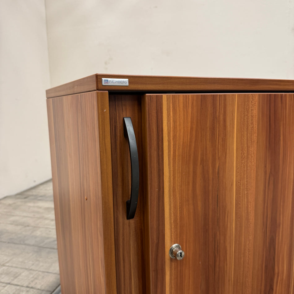 Palmberg Schiebetürenschrank Sideboard Nussbaum / Kirsche 2 OH Büro Schrank Gebraucht