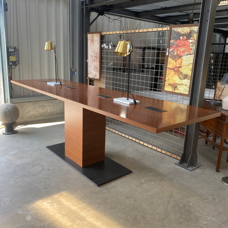Konferenztisch gebraucht Holz furniert Stehtisch mit Tischlampen Tisch