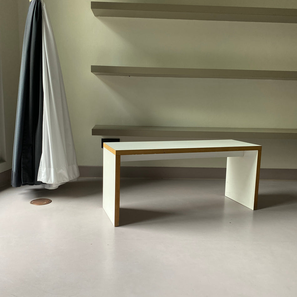 Skandinavische Sitzbank gebraucht weiß Holz Multiplex 90cm Bettbank