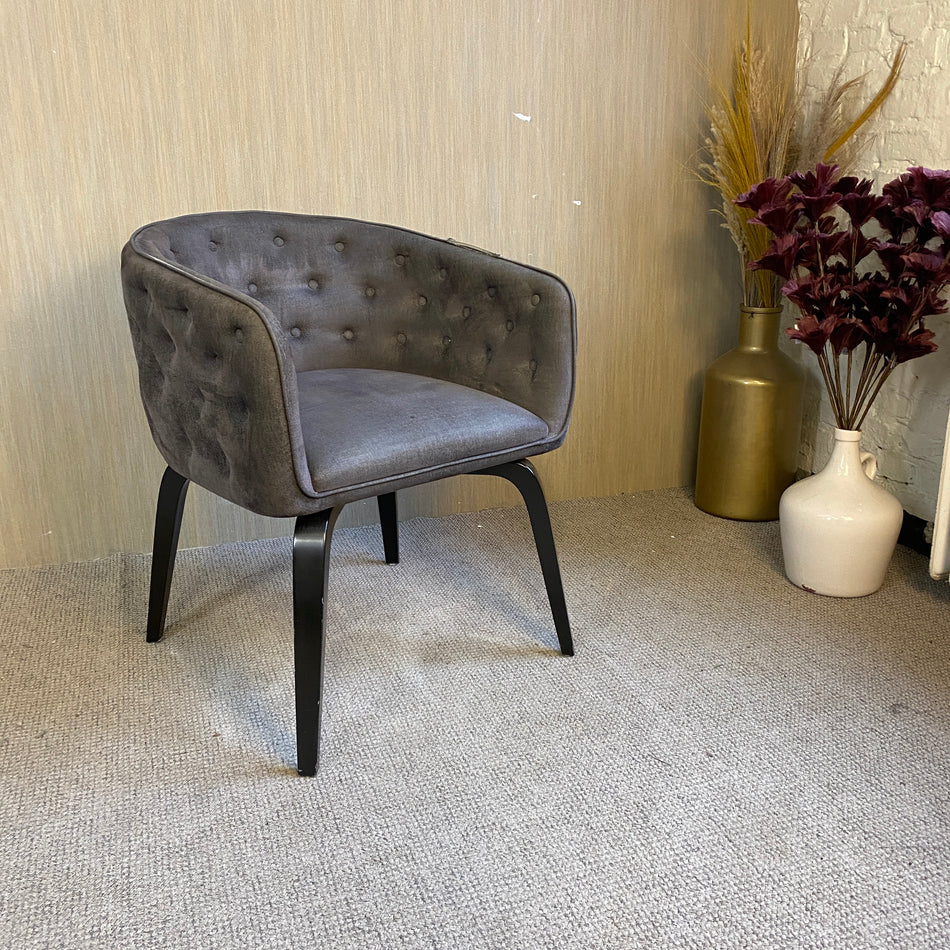 Chesterfield Stil Lounge Sessel Grau – Polstersessel mit Knopfheftung & Metallbeinen – Vintage Look – gebraucht