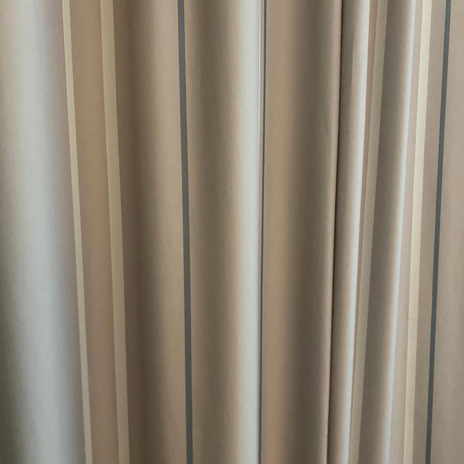 Gardine Vorhang Verdunkler gebraucht hellbraun mit Streifen 225x200cm