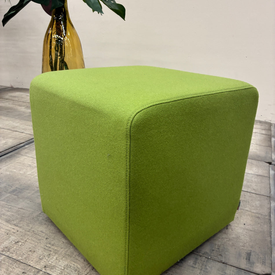 Werner Works Sitzwürfel Sitzpouf Apfelgrün Grün Hocker Gebraucht