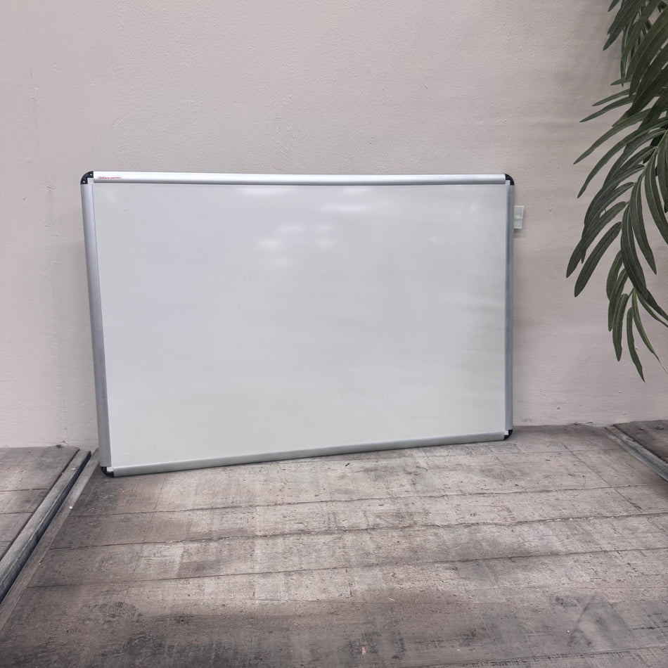 Whiteboard 60x90 Schreibtafel Weiß Metallrahmen Magnetisch Bürobedarf Gebraucht