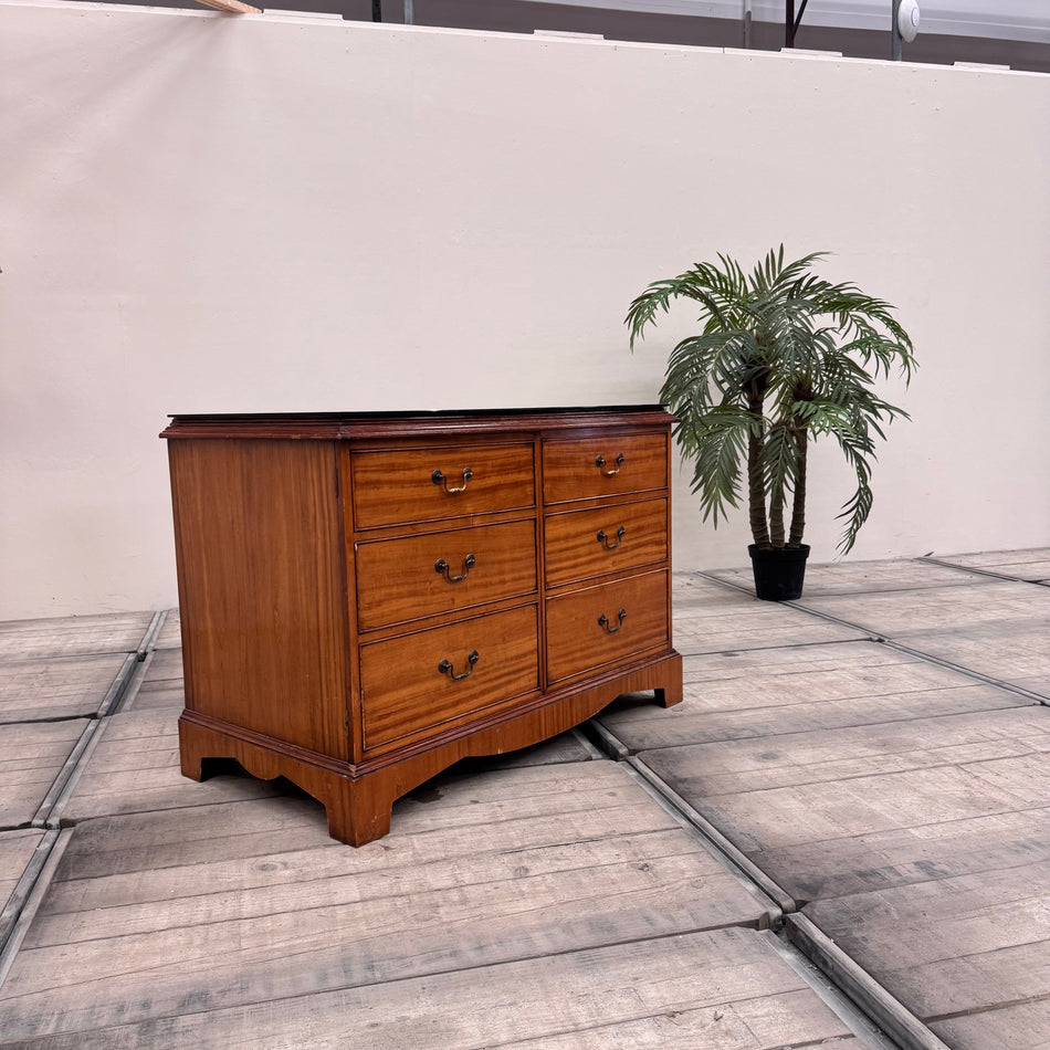 Luxuriöse Minibar Kommode Mahagoni Holz 5-Sterne Schlosshotel Schrank