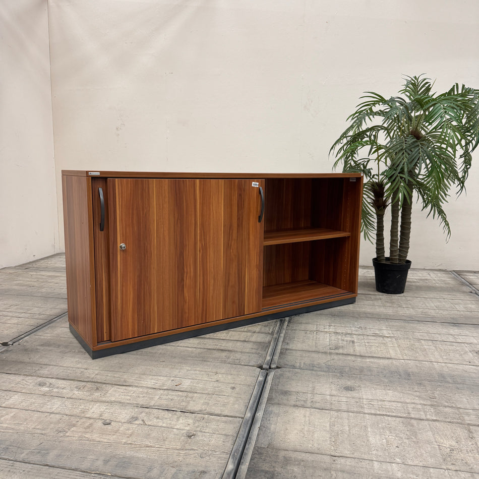 Palmberg Schiebetürenschrank Sideboard Nussbaum / Kirsche 2 OH Büro Schrank Gebraucht