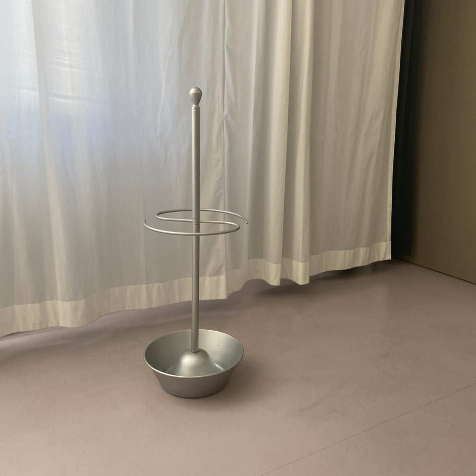 Zanotta Servomuto Schirmständer gebraucht silbern Metall aus Design-Hotel
