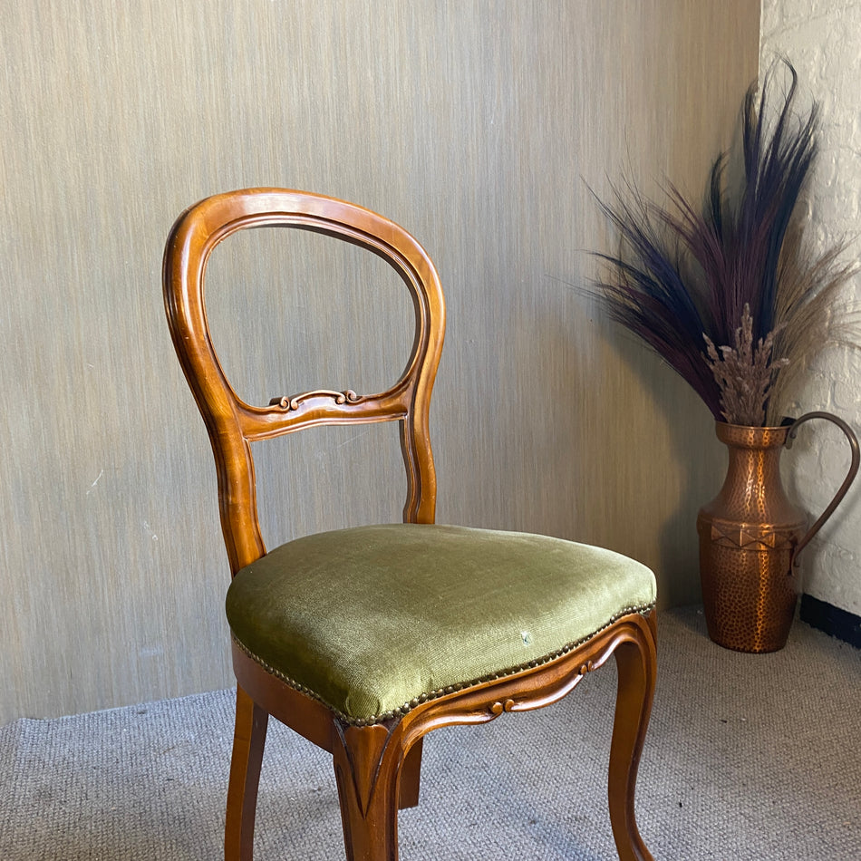 Antiker Stuhl Nussbaum Holz im Biedermeier Stil