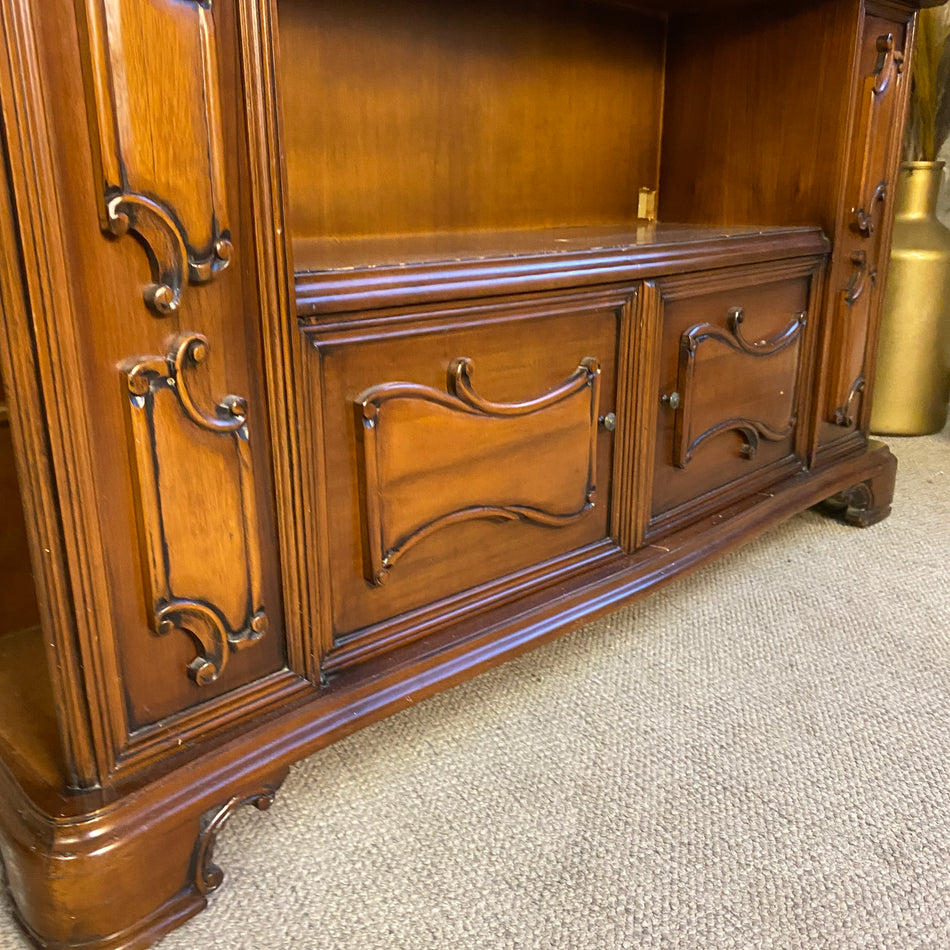 Massivholz Anrichte im klassischen Barock-Stil – Schnitzereien & Stauraum Kommode gebraucht