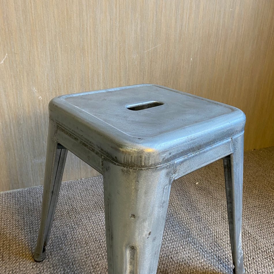 Industrieller Metallhocker im Tolix Stil – Vintage Stahlhocker – Industrial Sitzhocker – gebraucht