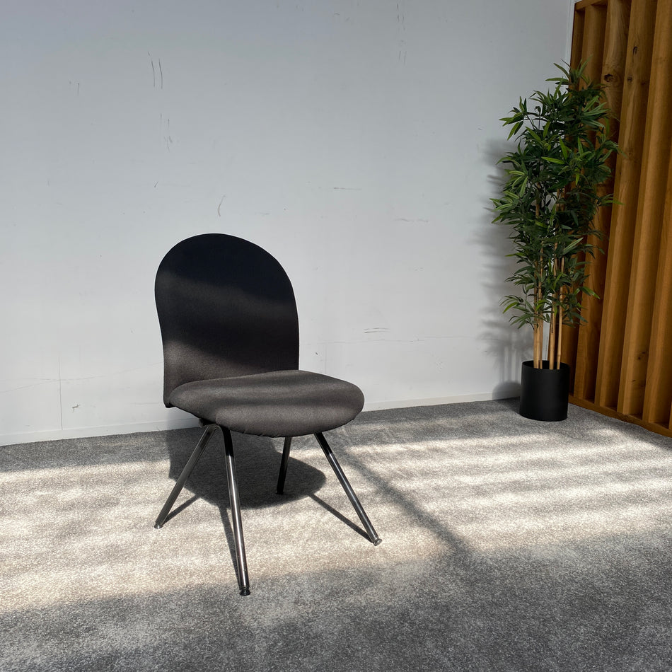 König+Neurath Targa Stuhl gebraucht schwarz gepolstert