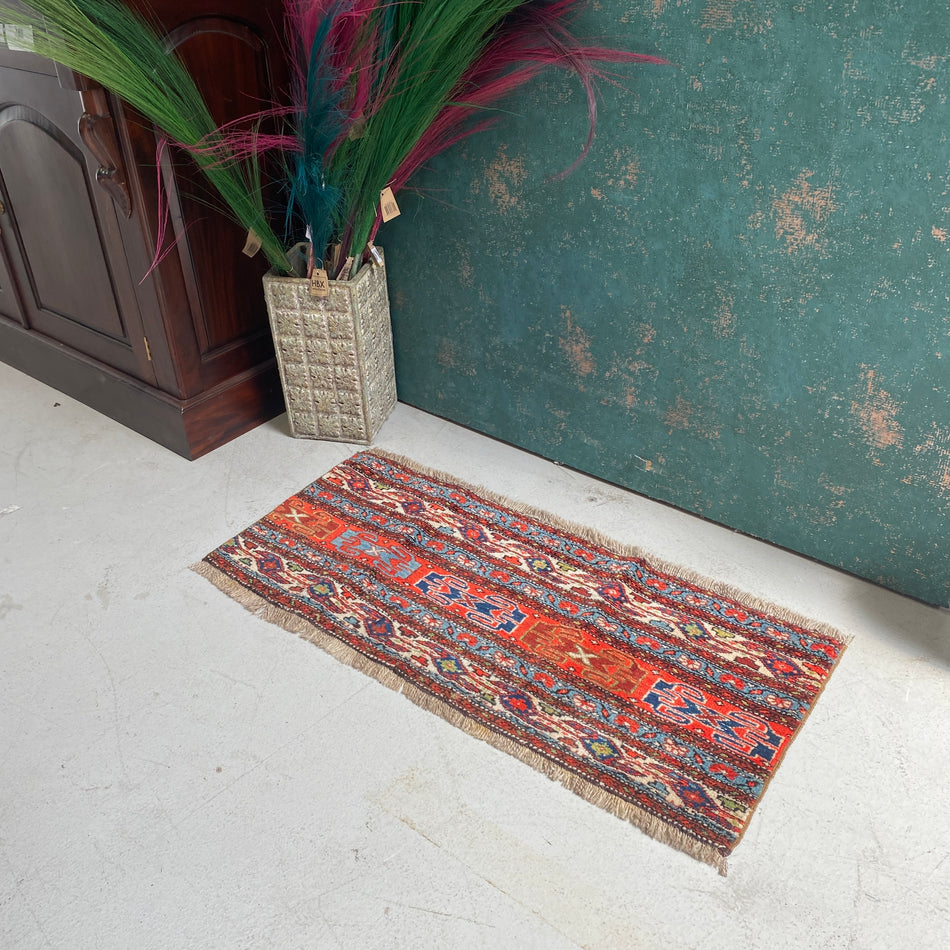 Vintage Teppich gemustert mit Fransen 100x48