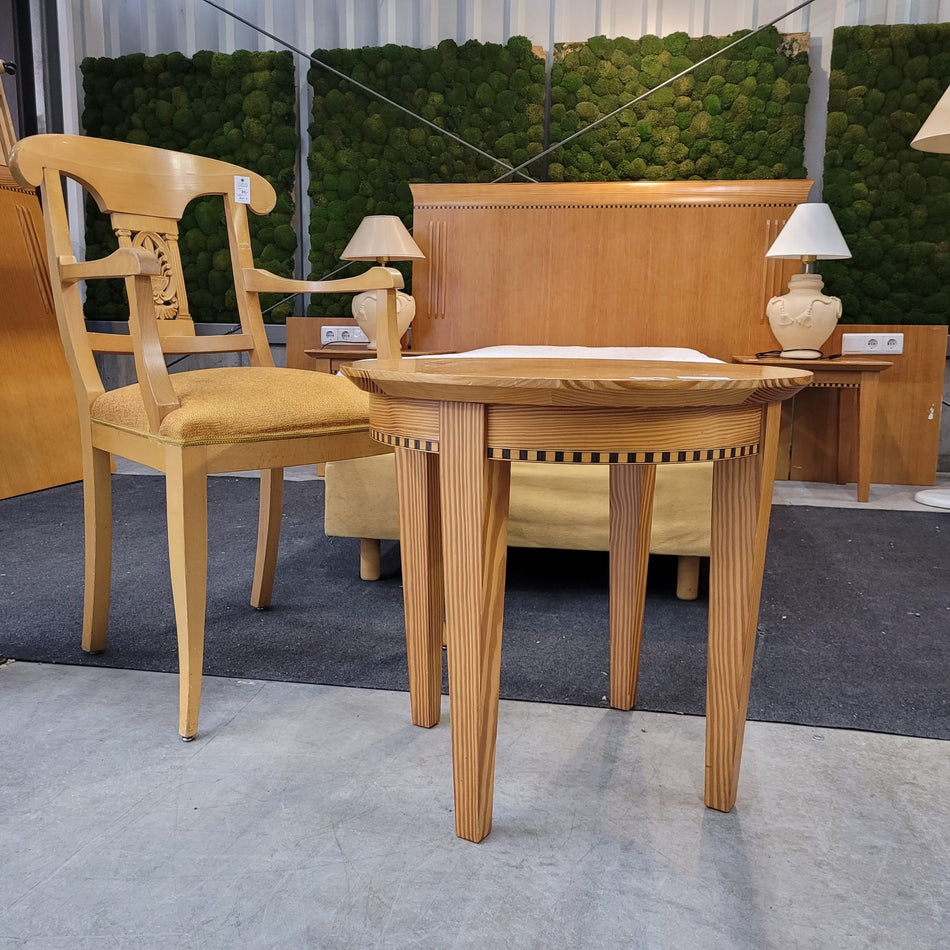 Komplettes Hotelzimmer mit Bett 90x200 Schreibtisch Kleiderschrank links offen