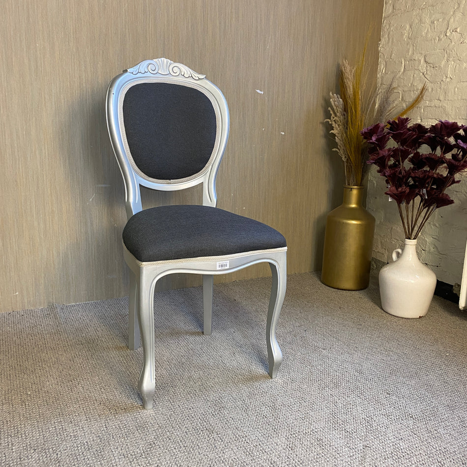 Eleganter französischer Stuhl im Barock-Stil mit grauer Polsterung – hochwertiger Holzstuhl  gebraucht