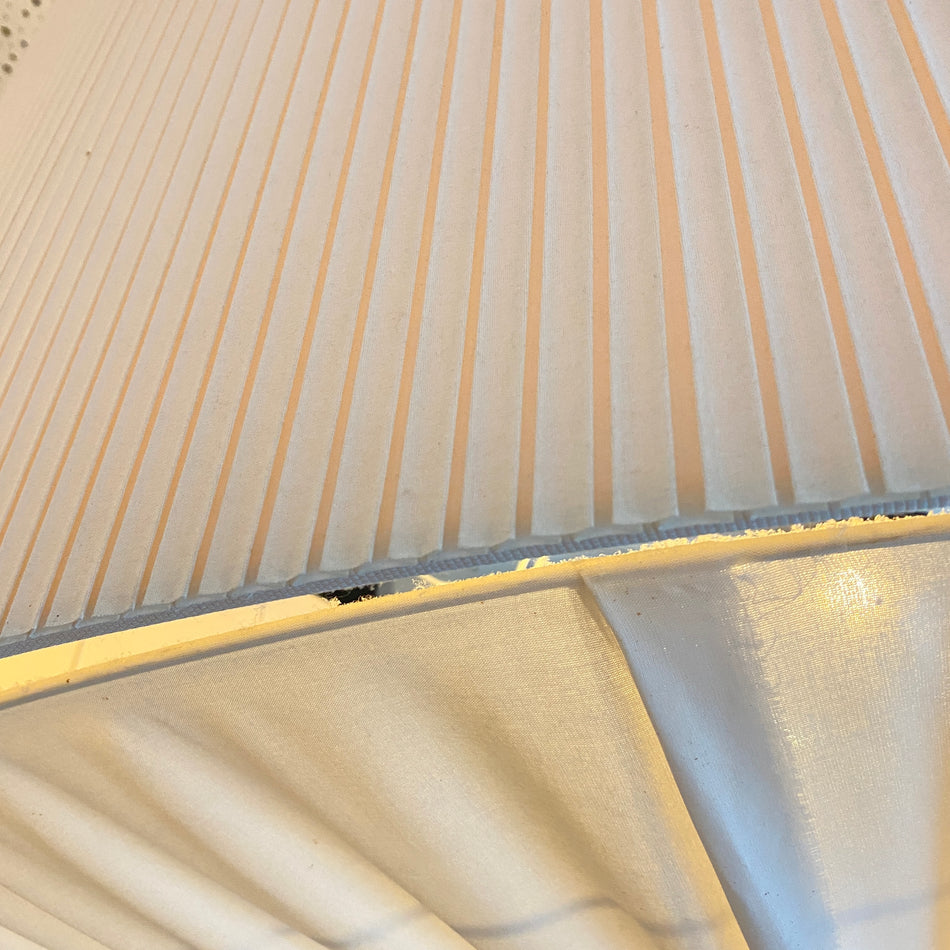 Imposante Deckenleuchte gebraucht weiß Stoff 200cm aus Restaurantbereich