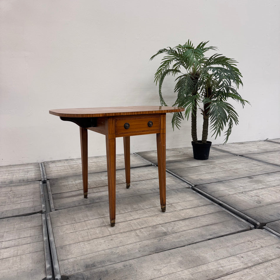 Eleganter Biedermeier-Klapptisch in Mahagoni Tisch 5-Sterne Schlosshotel