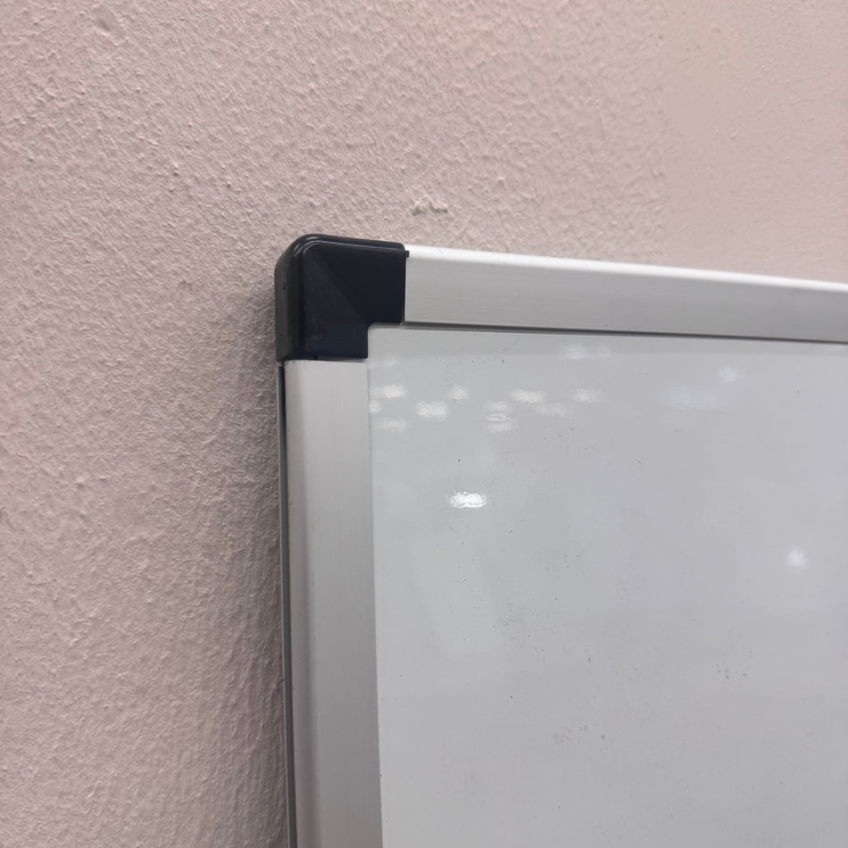 Whiteboard 90x120 Schreibtafel Weiß Metallrahmen Magnetisch Bürobedarf Gebraucht