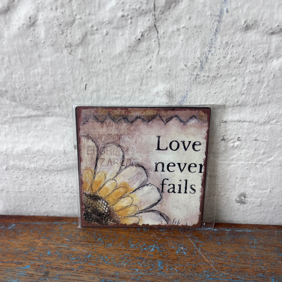 Kleiner Magnet „Love never fails“