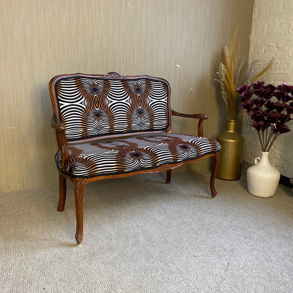 Barock 2-Sitzer Sofa im Zebra Retro Design – geschwungener Holzrahmen & Schnitzereien Vintage Sitzbank gebraucht