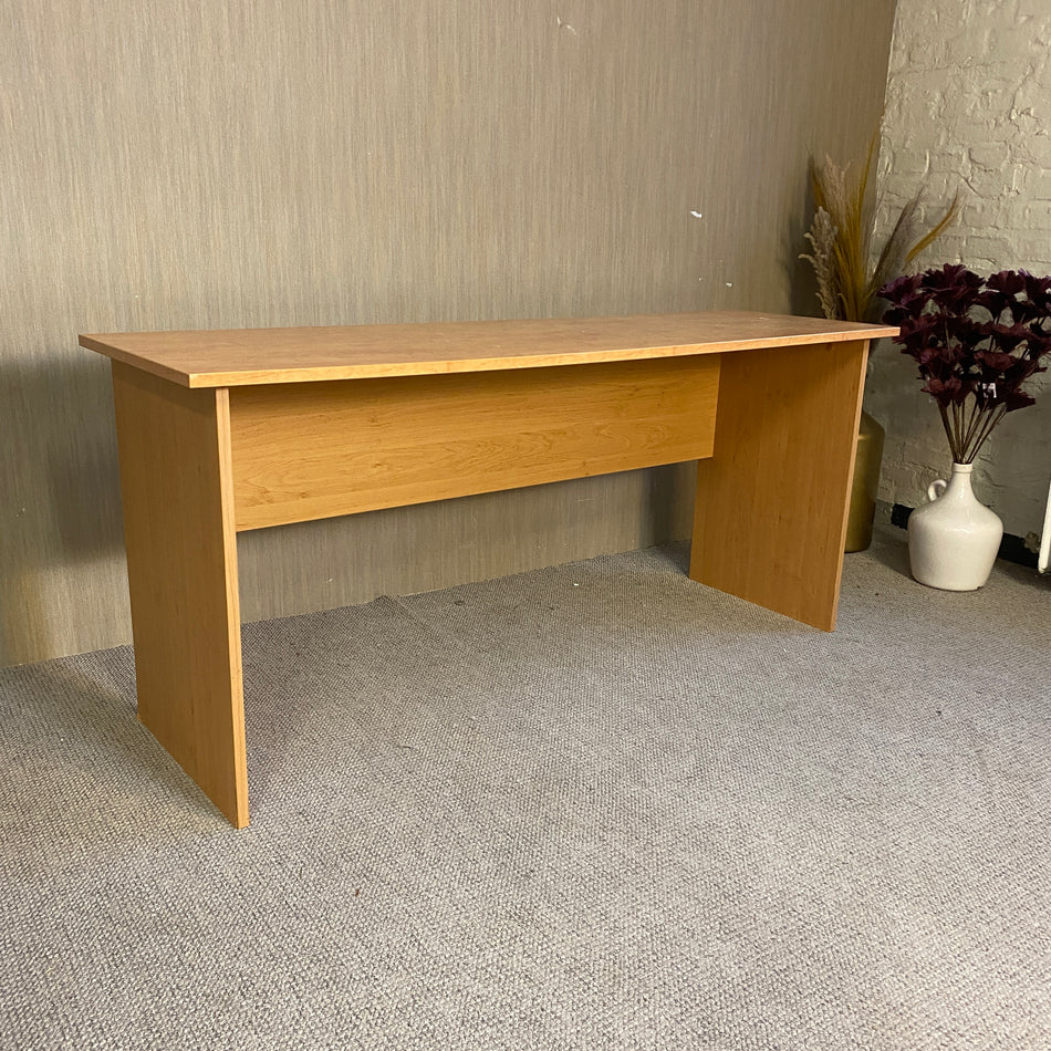 Schreibtisch in Holzoptik – stabiler Arbeitstisch / Computertisch Tisch gebraucht
