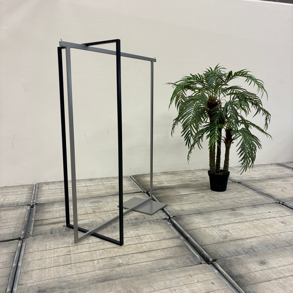 Kleiderständer Design-Ständer Metall Schwarz Silber modern Gebraucht