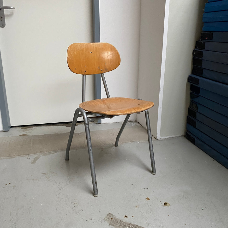Stapelstuhl gebraucht Holz Schale Eiche Schulstuhl vintage