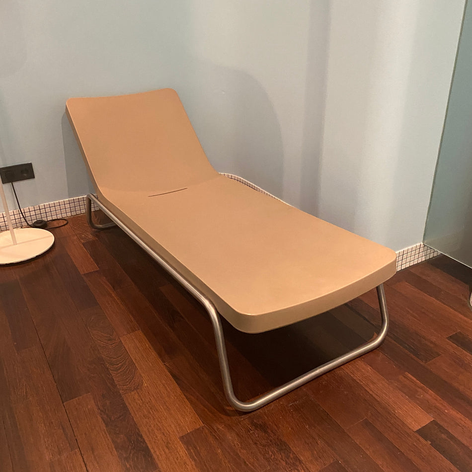 Serralunga Time Out Designer Liege gebraucht braun Kunststoff