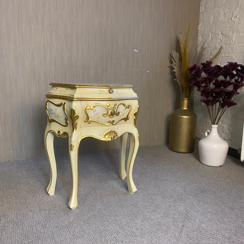 Barocker Vintage Nachttisch creme mit handbemalten Blüten & Goldverzierung Tisch gebraucht