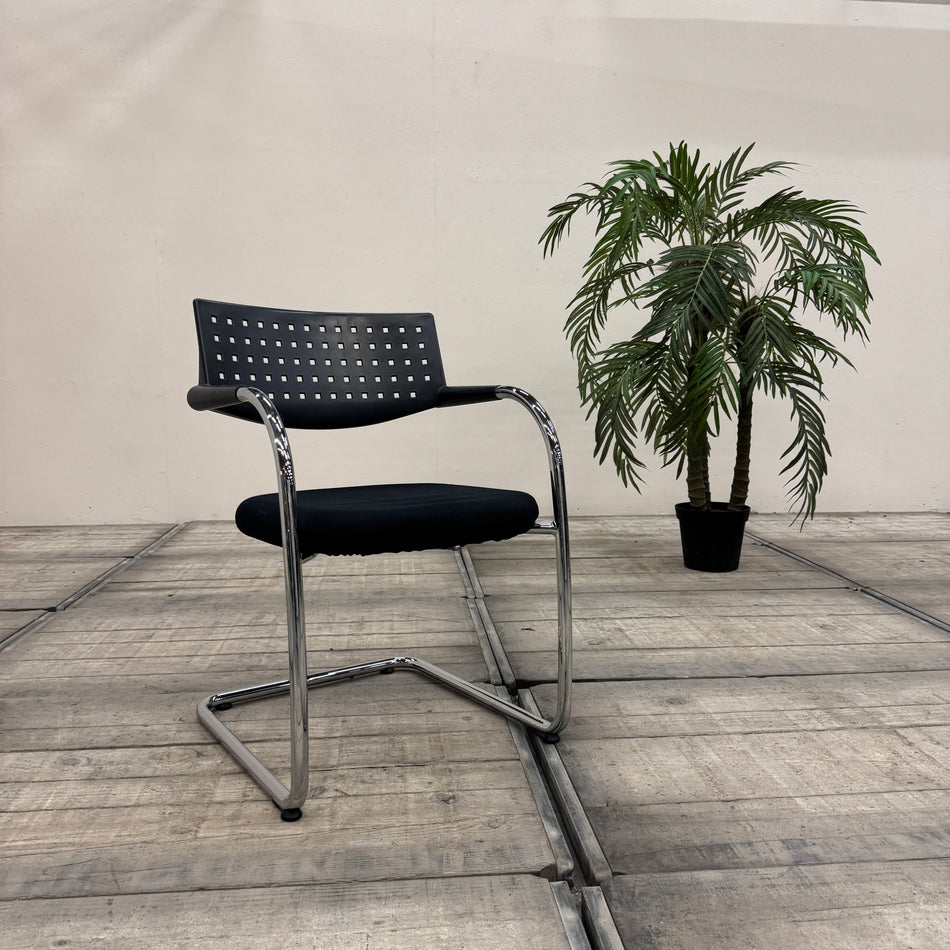 Vitra Visavis Schwarz Textil Mit Armlehnen Freischwinger Konferenzstuhl Gebraucht
