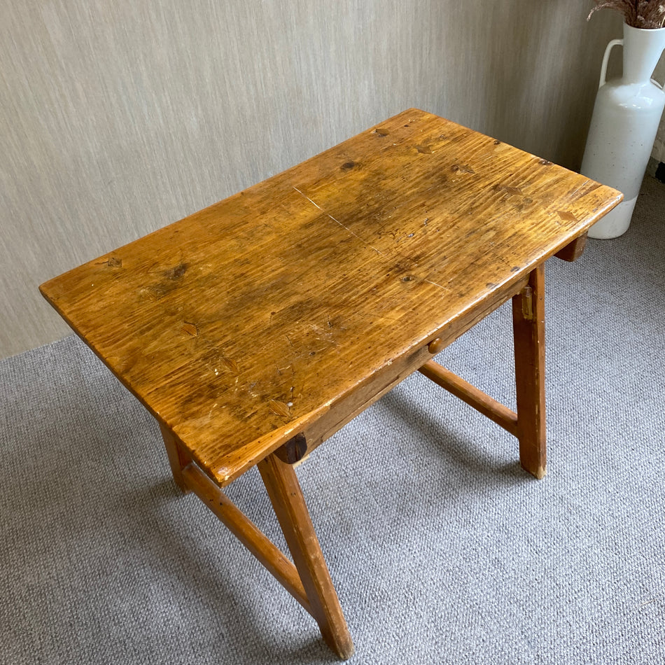 Tisch antik Massivholz mit Schublade Landhausstil