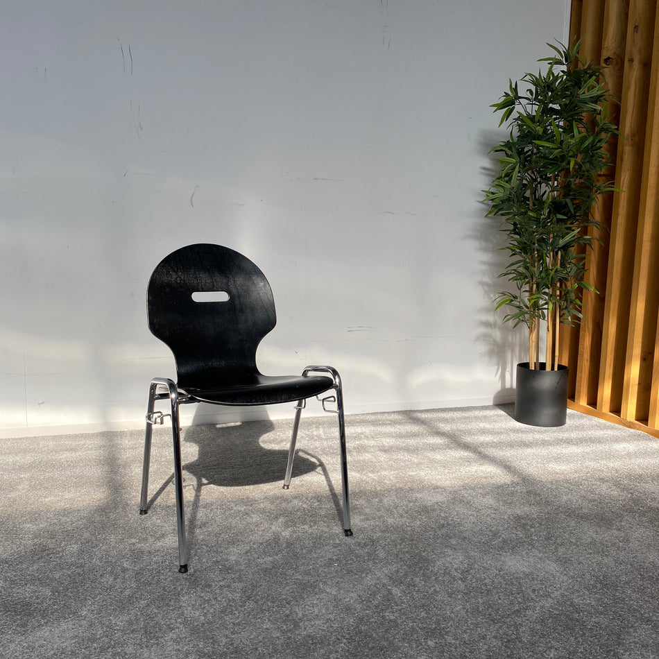 Stapelstuhl gebraucht schwarz Holz Stuhl