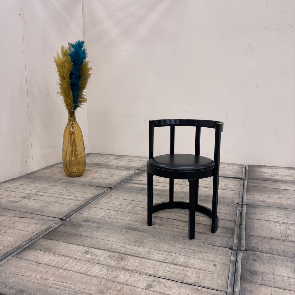 Max Dudler Design Stuhl Schwarz Holz mit runder Rückenlehne Gebraucht