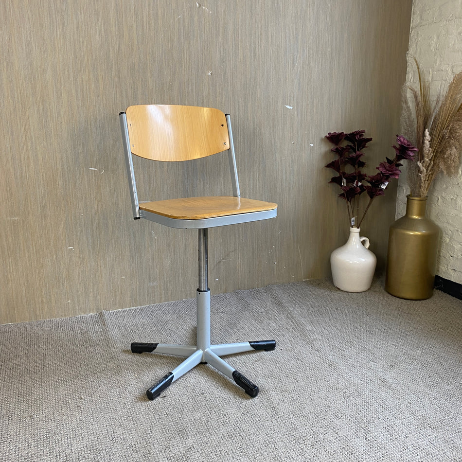 WOODMARK 7950 Drehstuhl Holz silber – Stuhl gebraucht