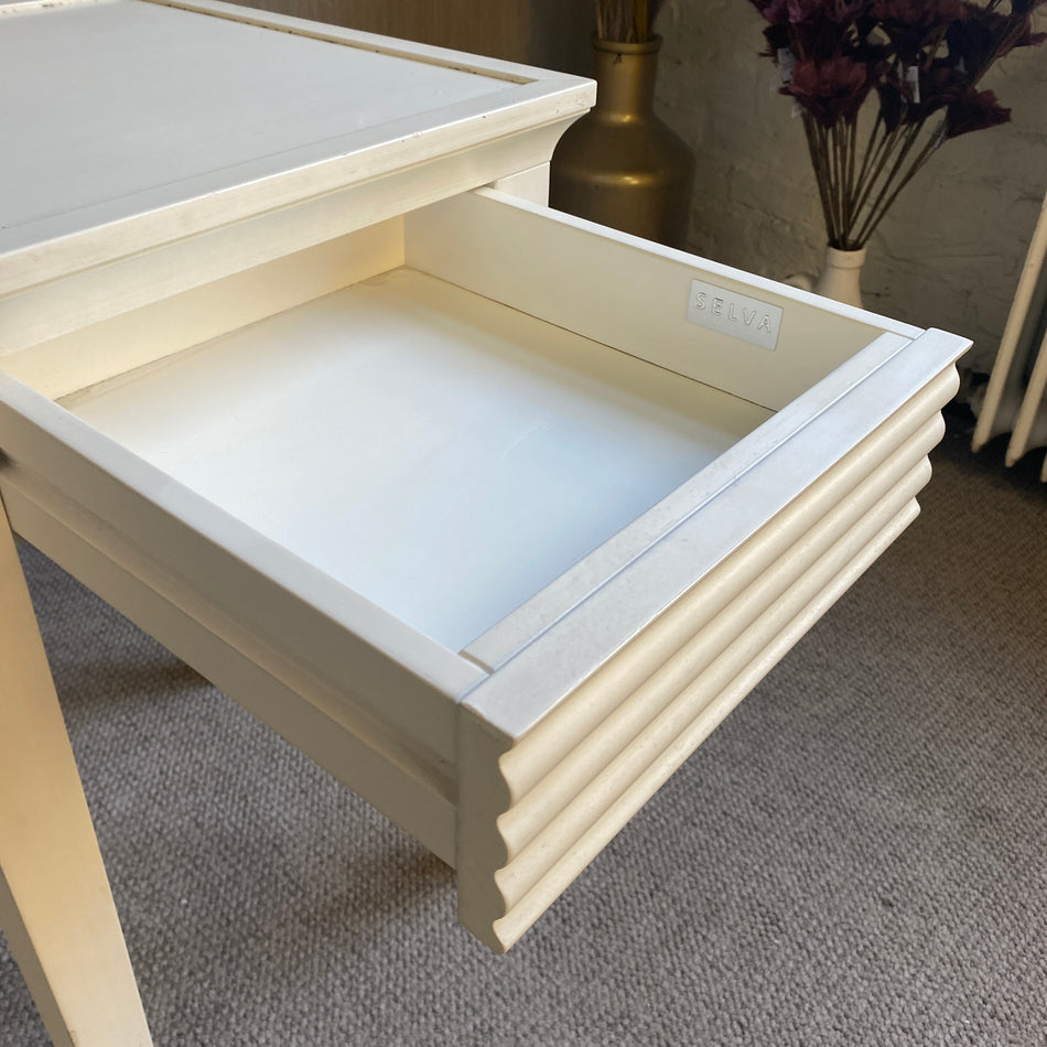 Weißer Beistelltisch mit Schublade im klassischen Stil – Massivholz – Tisch gebraucht