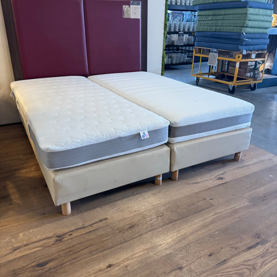 Komplettzimmer mit Einzelbetten & Schreibtisch Twin Zimmer